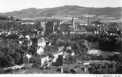 dobová pohlednice města se synagogou