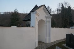 kaple křížové cesty zepředu zleva