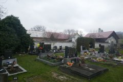 celkový pohled na hřbitov s křížovou cesou