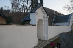kaple křížové cesty zepředu zleva