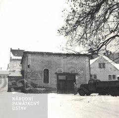 synagoga ještě s garážovými vraty