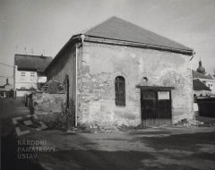synagoga ještě s garážovými vraty
