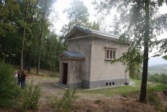 slavnostní posvěcení - pohled zezadu zleva