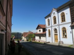 umístění synagogy v ulici