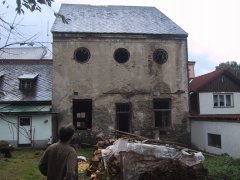 synagoga před opravou - pohled zezadu