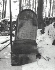 hřbitov před opravou