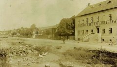 historické foto kaple (v pozadí)