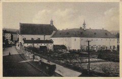 dobová pohlednice s klášterem