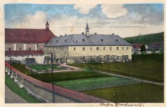 dobová pohlednice s klášterem
