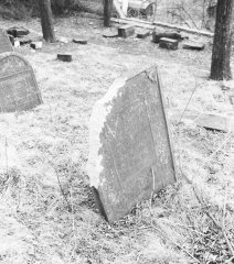 náhrobky po poškození vandaly