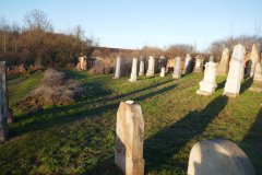 náhrobky na hřbitově