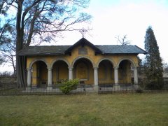 průčelí hrobky