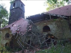 kostel po zřícení střechy