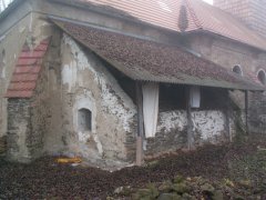 pohled na sakristii zezadu zleva