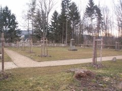 celkový pohled na pietně upravený hřbitov