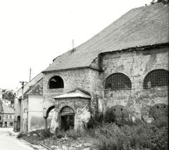 jihozápadní strana synagogy před opravou,