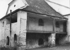 starší foto synagogy - pavlač vedoucí k ženské galerii