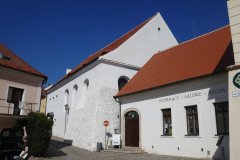 pohled zepředu zprava