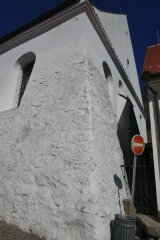 pravý přední opěrný pilíř synagogy