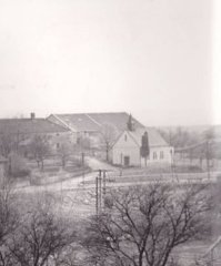 historické foto kaple a zvoničky za ní