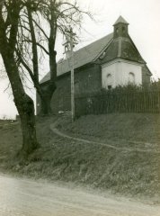 novostavba kaple se zvoničkou
