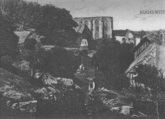 torzo kostela na dobové pohlednici