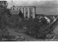 torzo kostela na dobové pohlednici