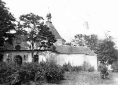 zarůstající kaple