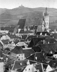 pohled na město s Křížovou horou v pozadí