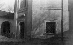 vchod do kaple