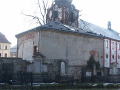pohled zezadu zleva
