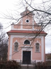 průčelí kaple