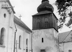 starší foto zvonice u kostela