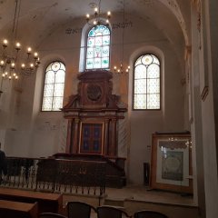 interiér synagogy