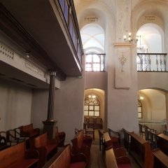 interiér synagogy