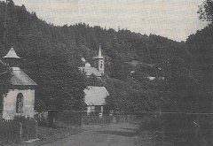 historické foto kaple (vlevo)