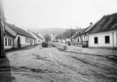 historické foto kaple (v pozadí)