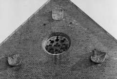 detail západního štítu kostela