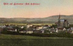 starší foto kostela (vpravo)