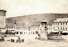 historická fotografie části kaple (u levého okraje)