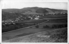 dobová pohlednice vsi s kostelem