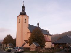 pohled zepředu zprava - nové střechy