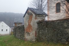 zastavení křížové cesty zezadu zleva