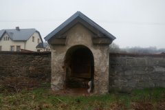 zastavení křížové cesty zepředu