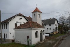 pohled zezadu zleva