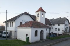 pohled zezadu zleva