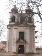 průčelí kostela