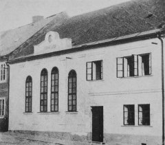 severní (uliční) průčelí  synagogy