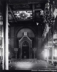 interiér synagogy