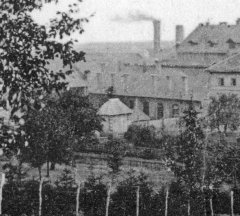 dobová pohlednice s kaplí u továrny Manesmann - výřez